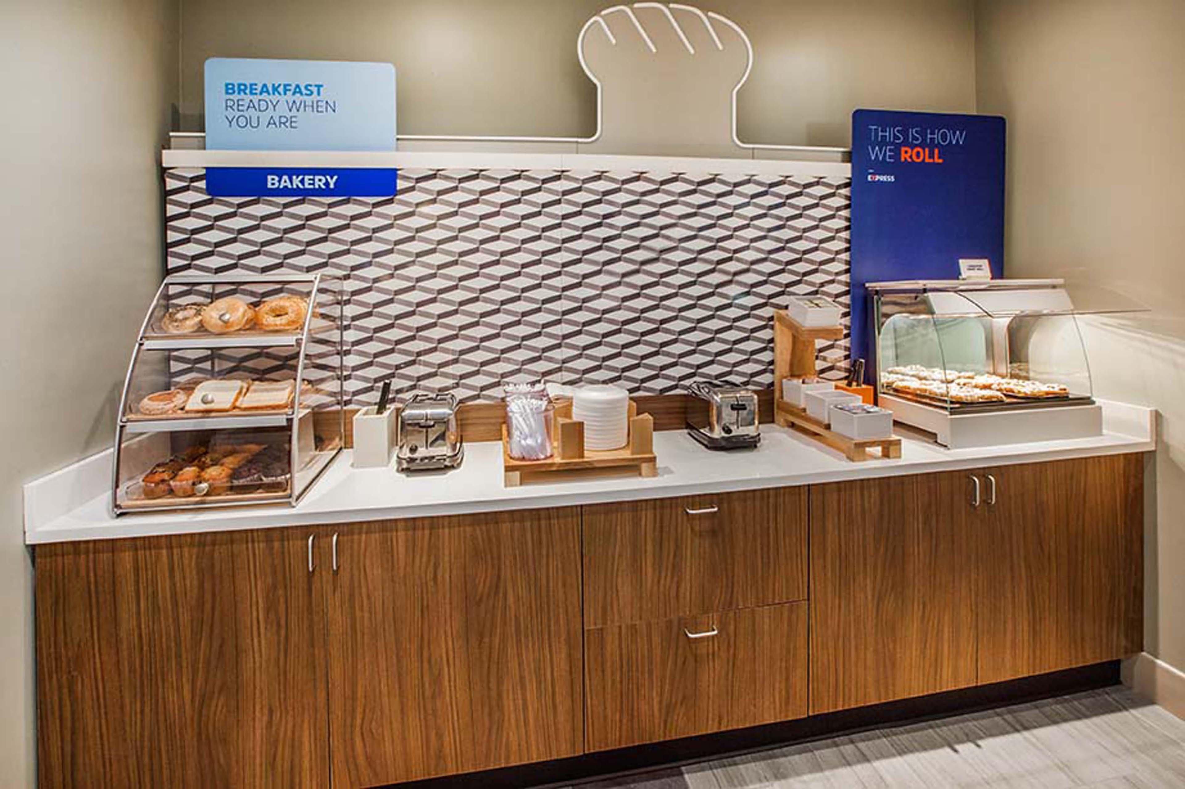 Holiday Inn Express Poughkeepsie By Ihg Exterior photo
