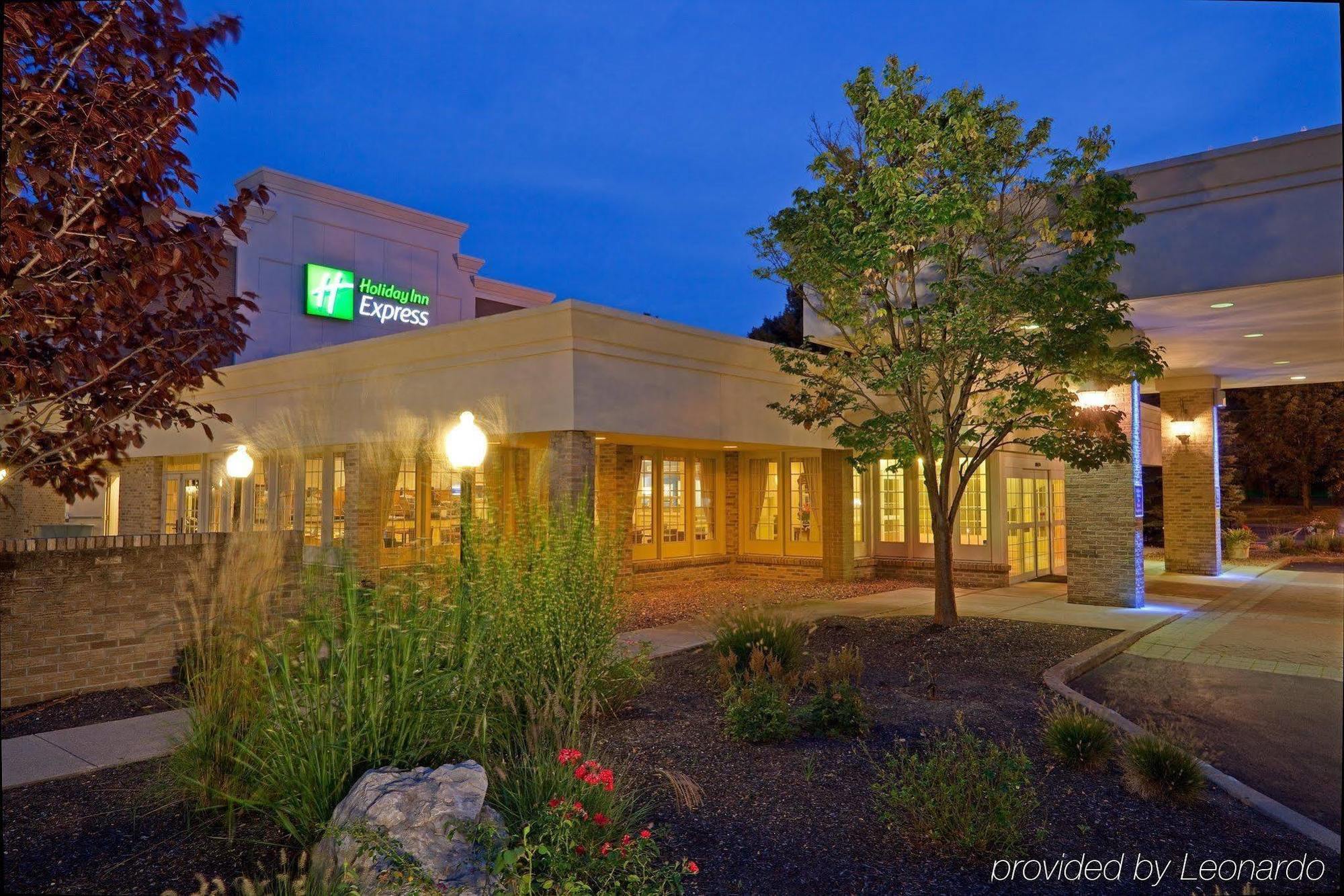 Holiday Inn Express Poughkeepsie By Ihg Exterior photo