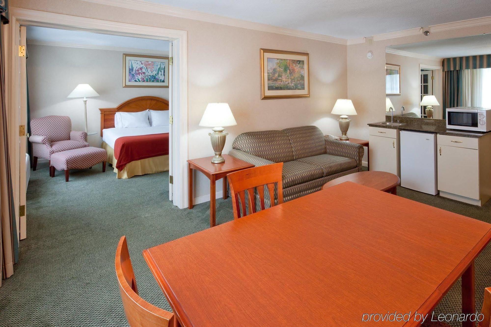 Holiday Inn Express Poughkeepsie By Ihg Exterior photo