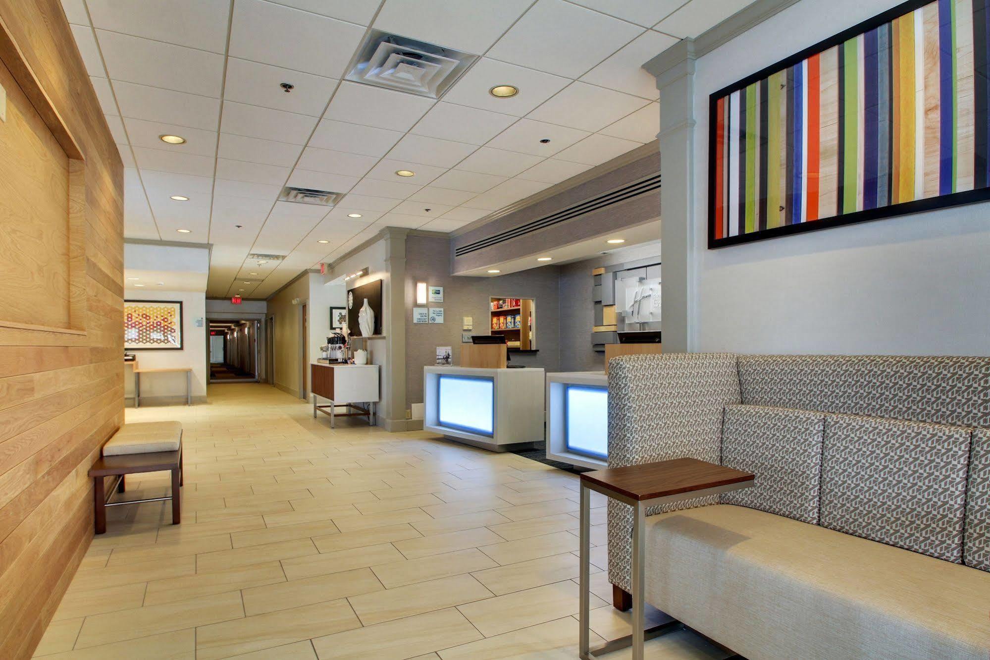 Holiday Inn Express Poughkeepsie By Ihg Exterior photo